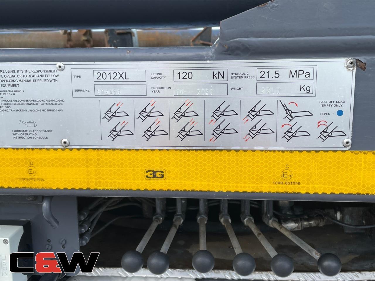 Vehicle image 10